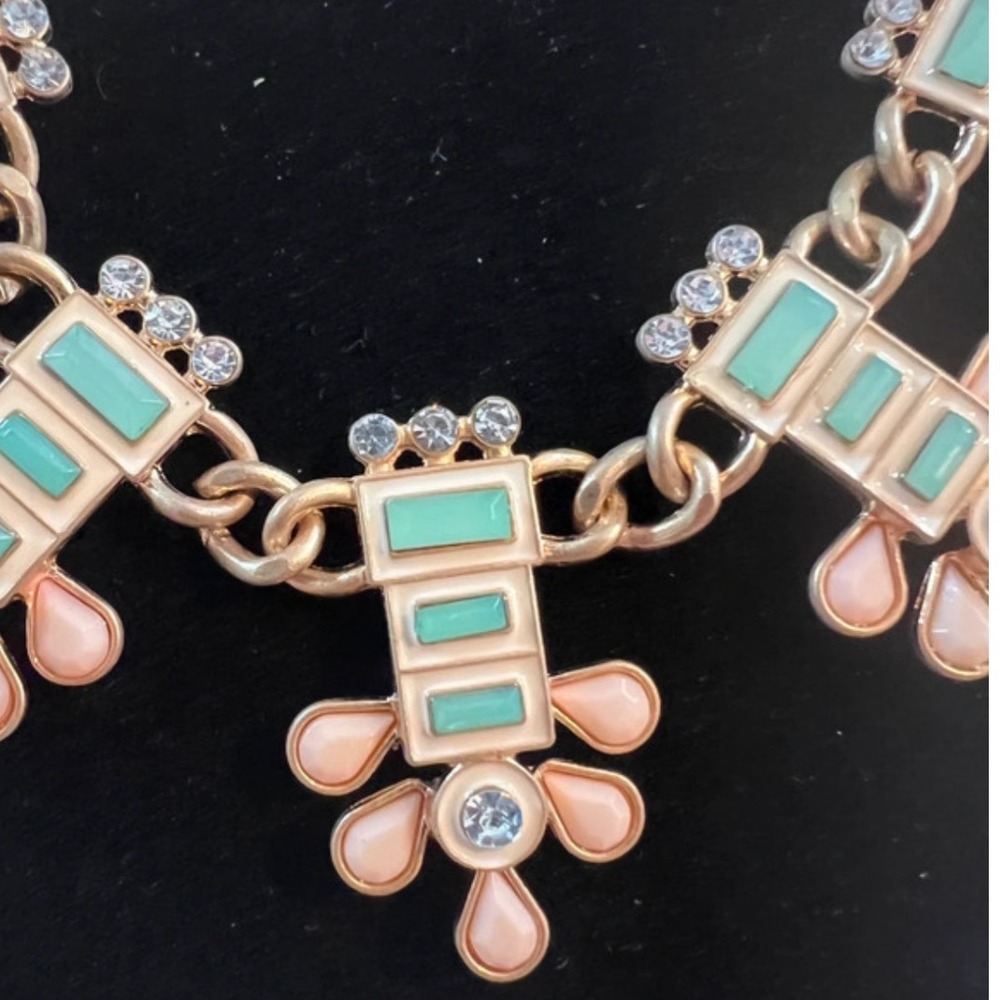 Plunder Design‎ Gold Tone Mint Green Peach Statement Bib Necklace Rhinestone - Picture 2 of 4